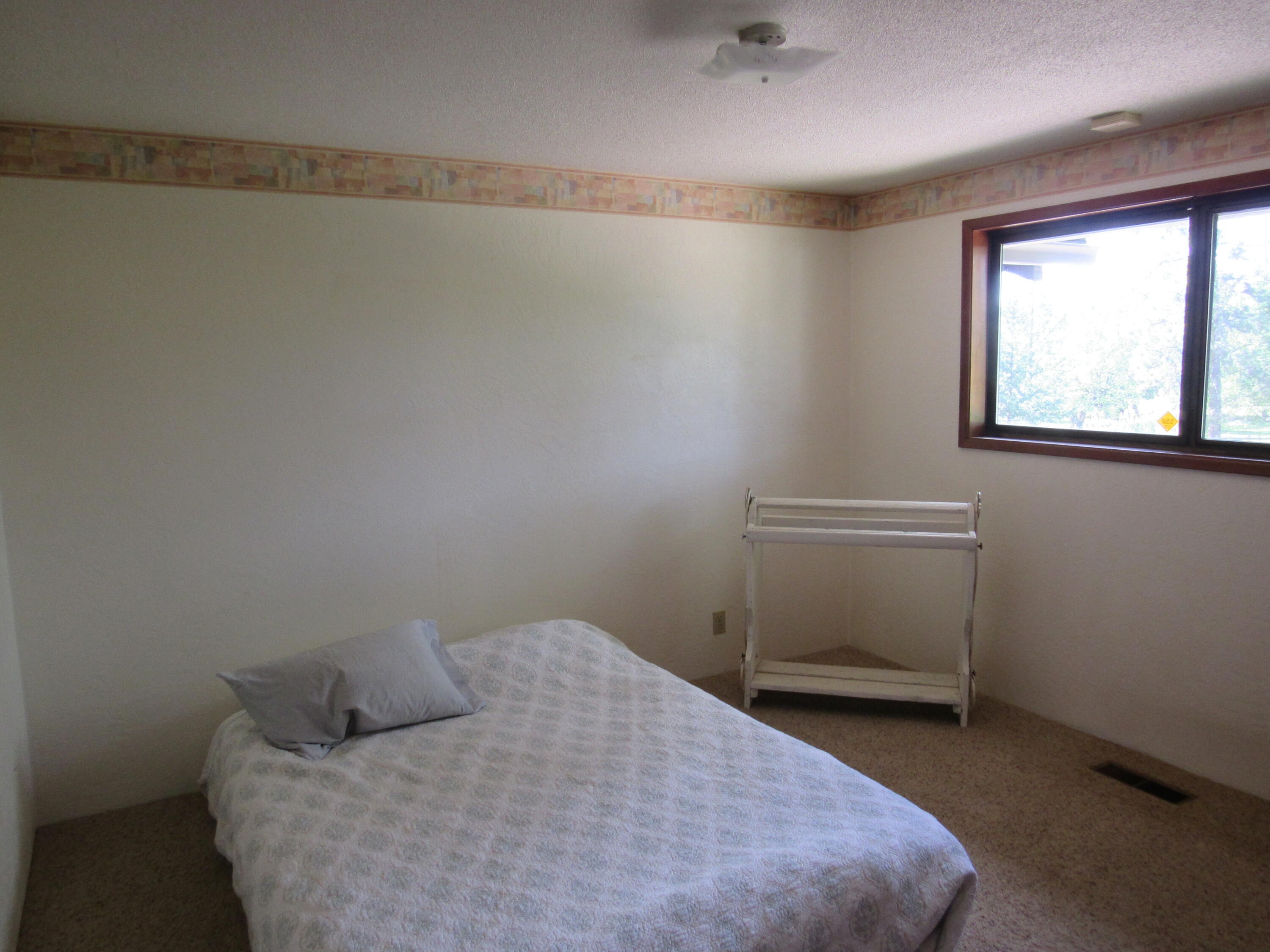 7065 Old Stage Road Central Point, OR 97502 - Photo 14 of 35 bedroom