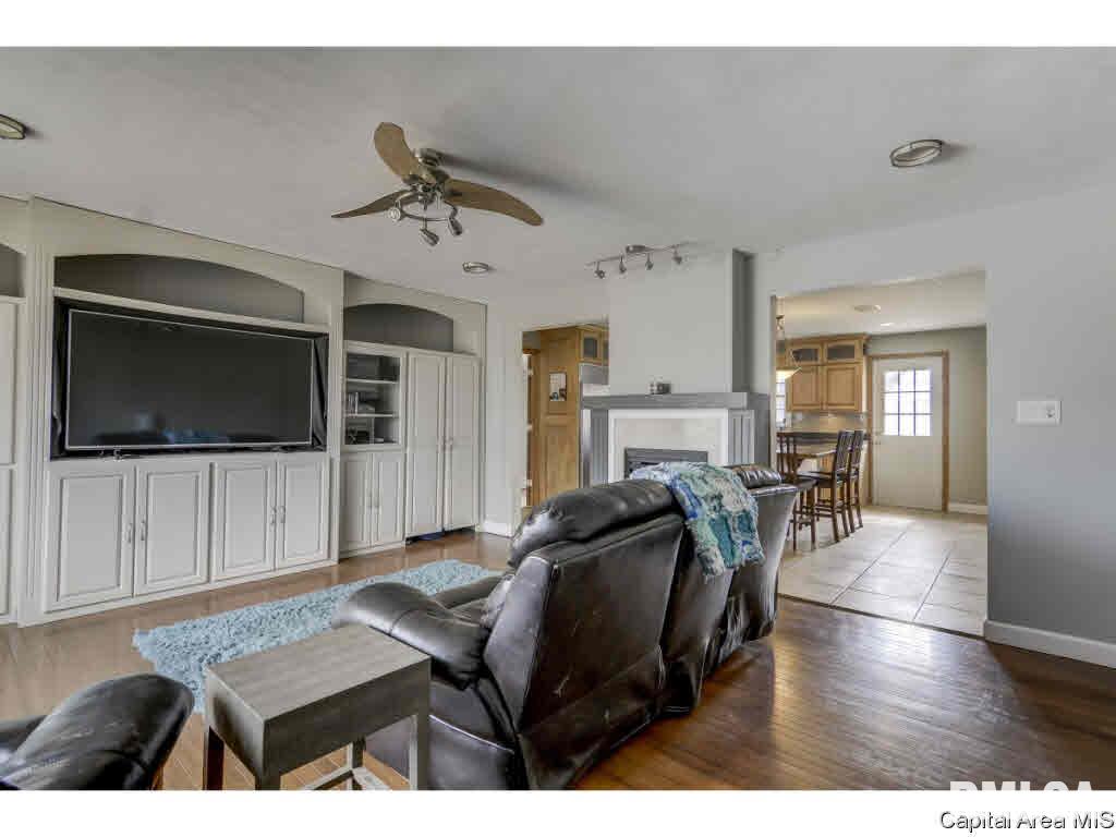 2570 Tozer Road Springfield, IL 62707 - Photo 3 of 36