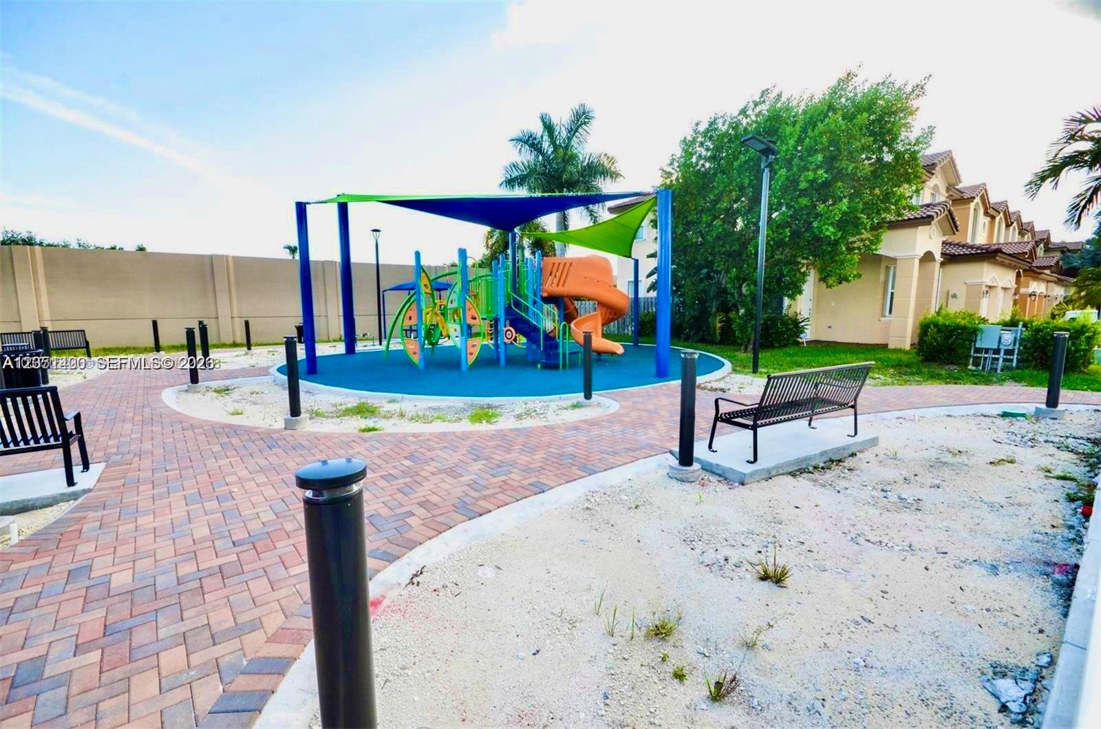 7472 Northwest 112 Path Doral, FL 33178 - Photo 38 of 40