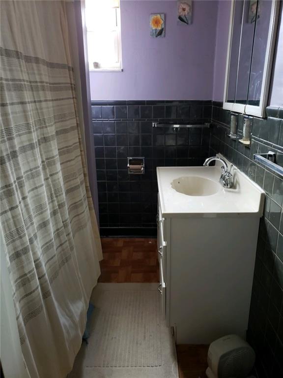 1224 Evergreen Road Pittsburgh, PA 15209 - Photo 13 of 20 Full bath on upper level