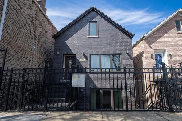 $1,600 | 2008 West Coulter Street, Unit GRD, Chicago, IL 60608