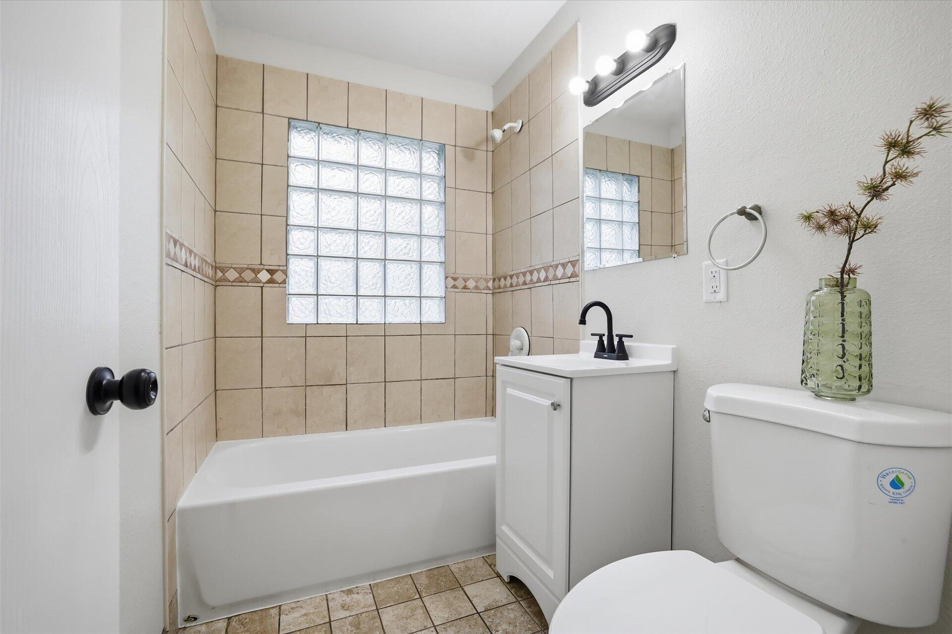 3236 North 60th Street Milwaukee, WI 53216 - Photo 11 of 26 Full Bath - Main