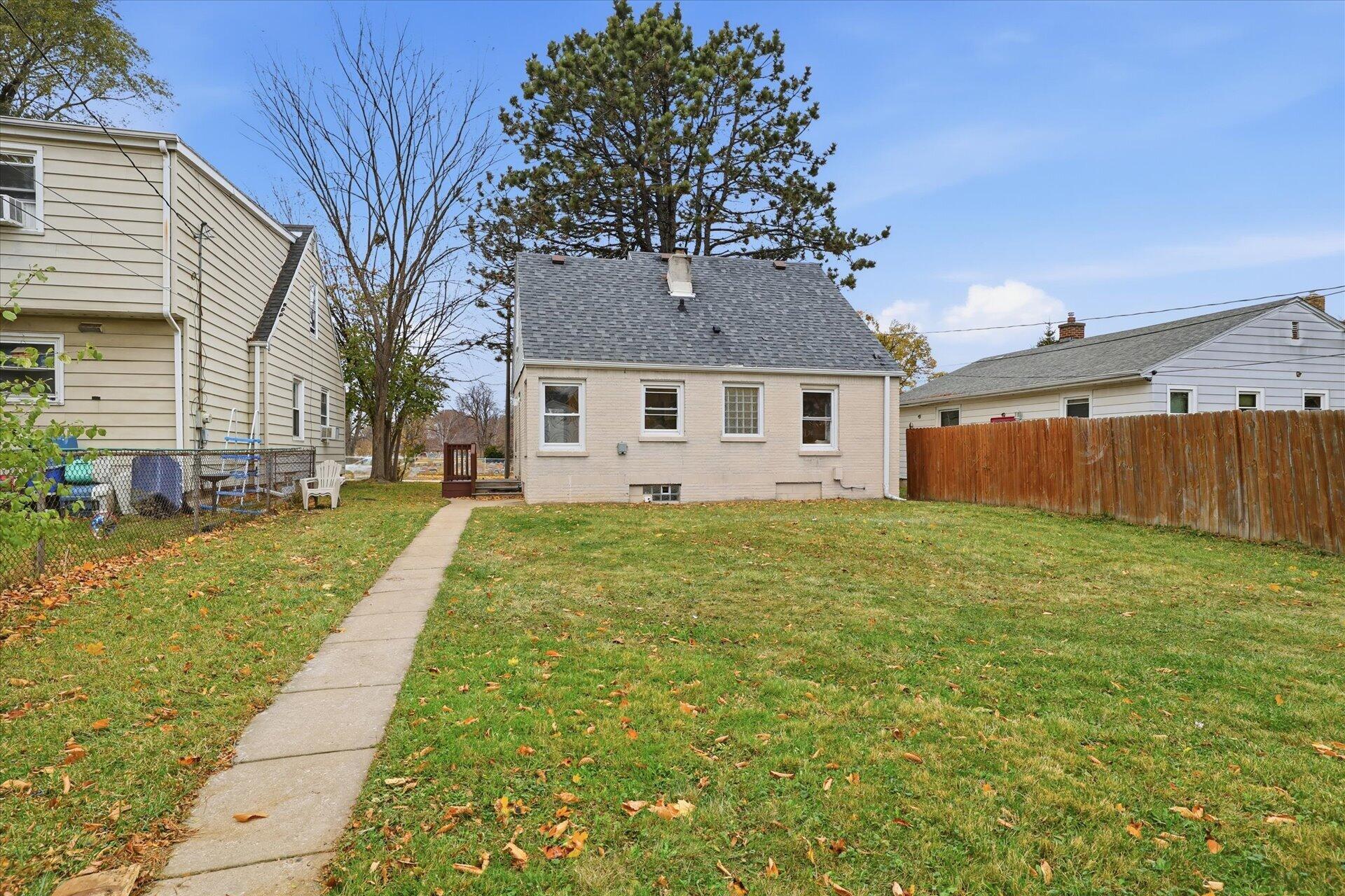 3236 North 60th Street Milwaukee, WI 53216 - Photo 25 of 26 Exterior