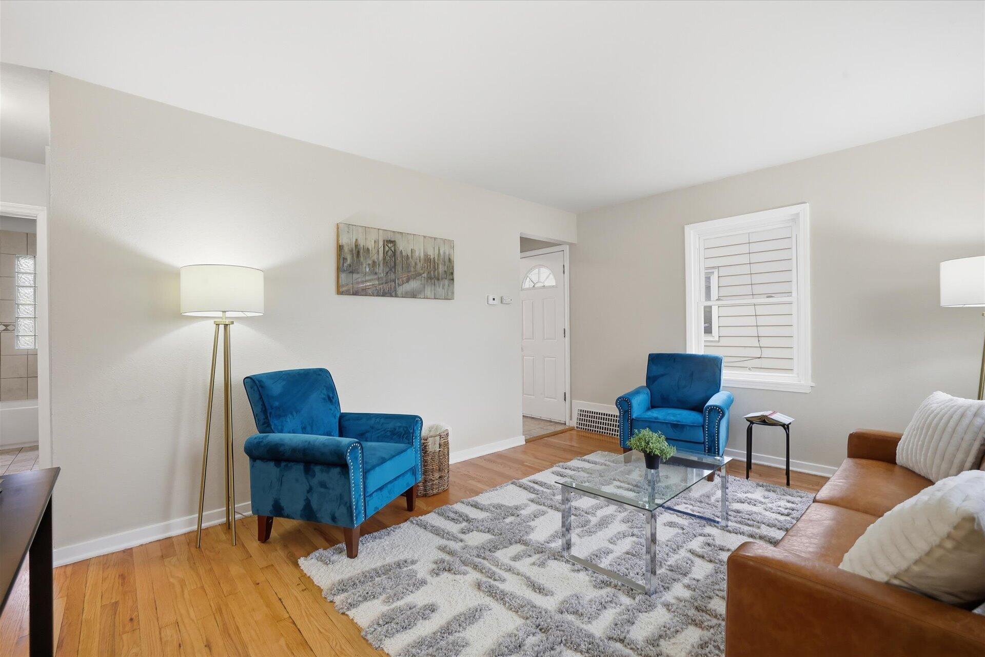 3236 North 60th Street Milwaukee, WI 53216 - Photo 4 of 26 Living Room