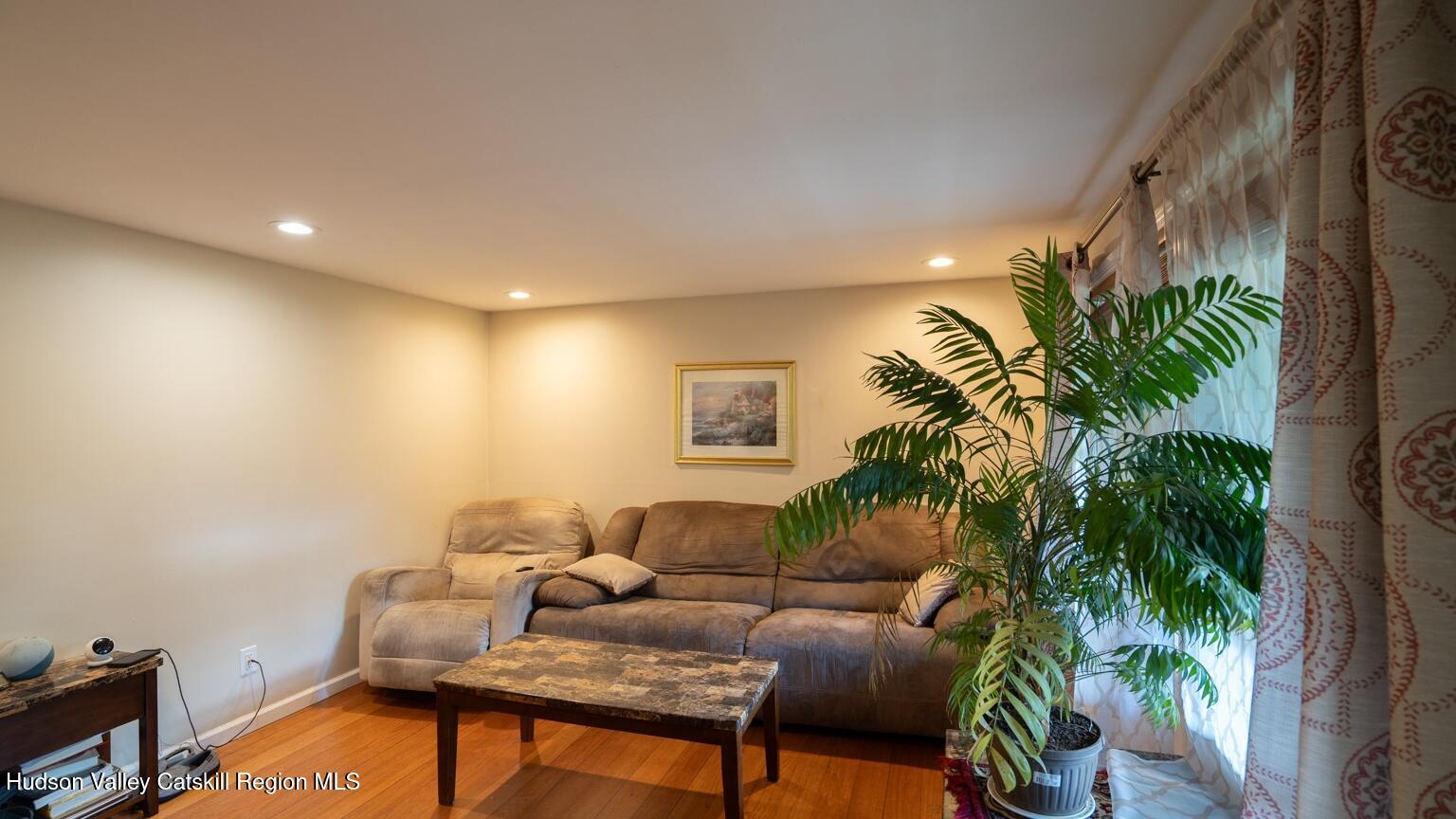 458 Cairo Junction Road Catskill, NY 12414 - Photo 29 of 44 61 Living Room