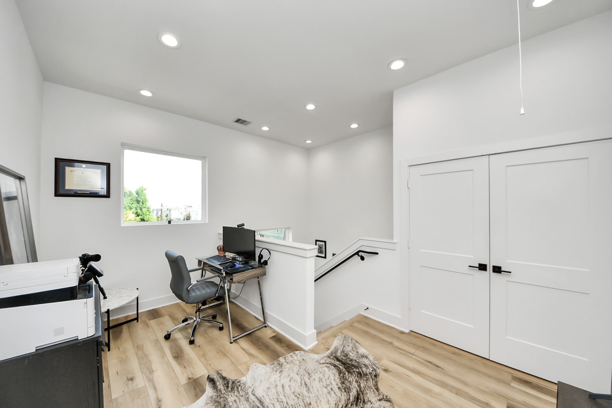 1044 West 17th Street Houston, TX 77008 - Photo 30 of 48 a workspace with furniture and wooden floor