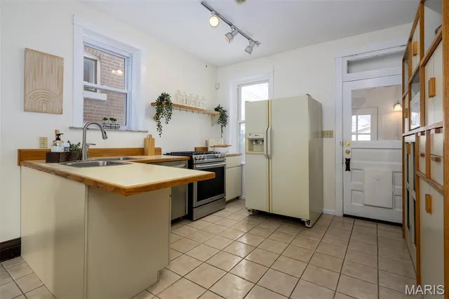 $270,000 | 4049 Humphrey Street, St. Louis, MO 63116