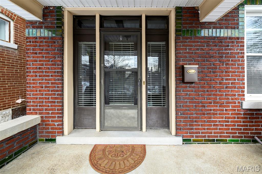 4049 Humphrey Street St. Louis, MO 63116 - Photo 4 of 33