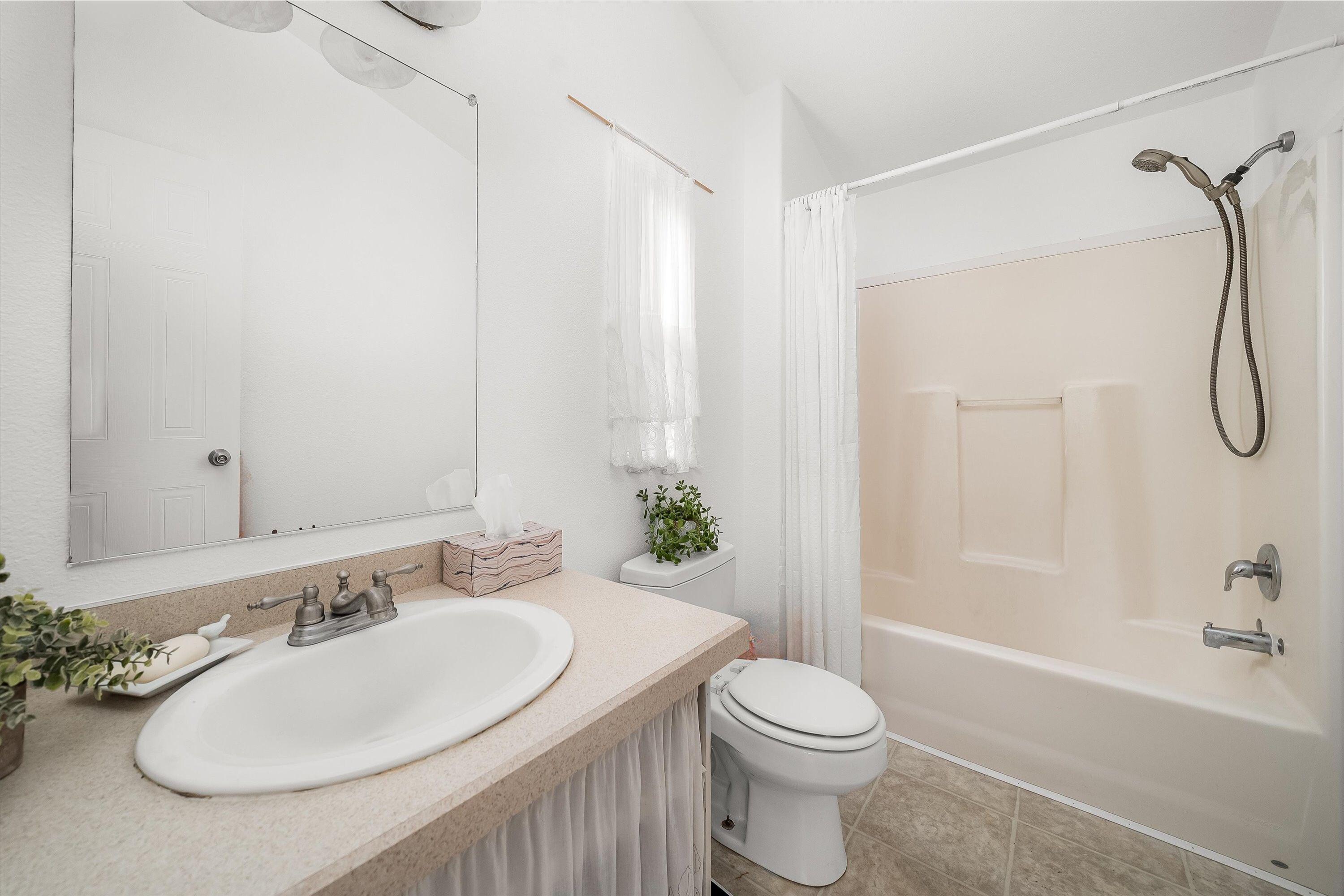 5700 Via Real, Unit 138 Carpinteria, CA 93013 - Photo 12 of 22 Primary Bathroom