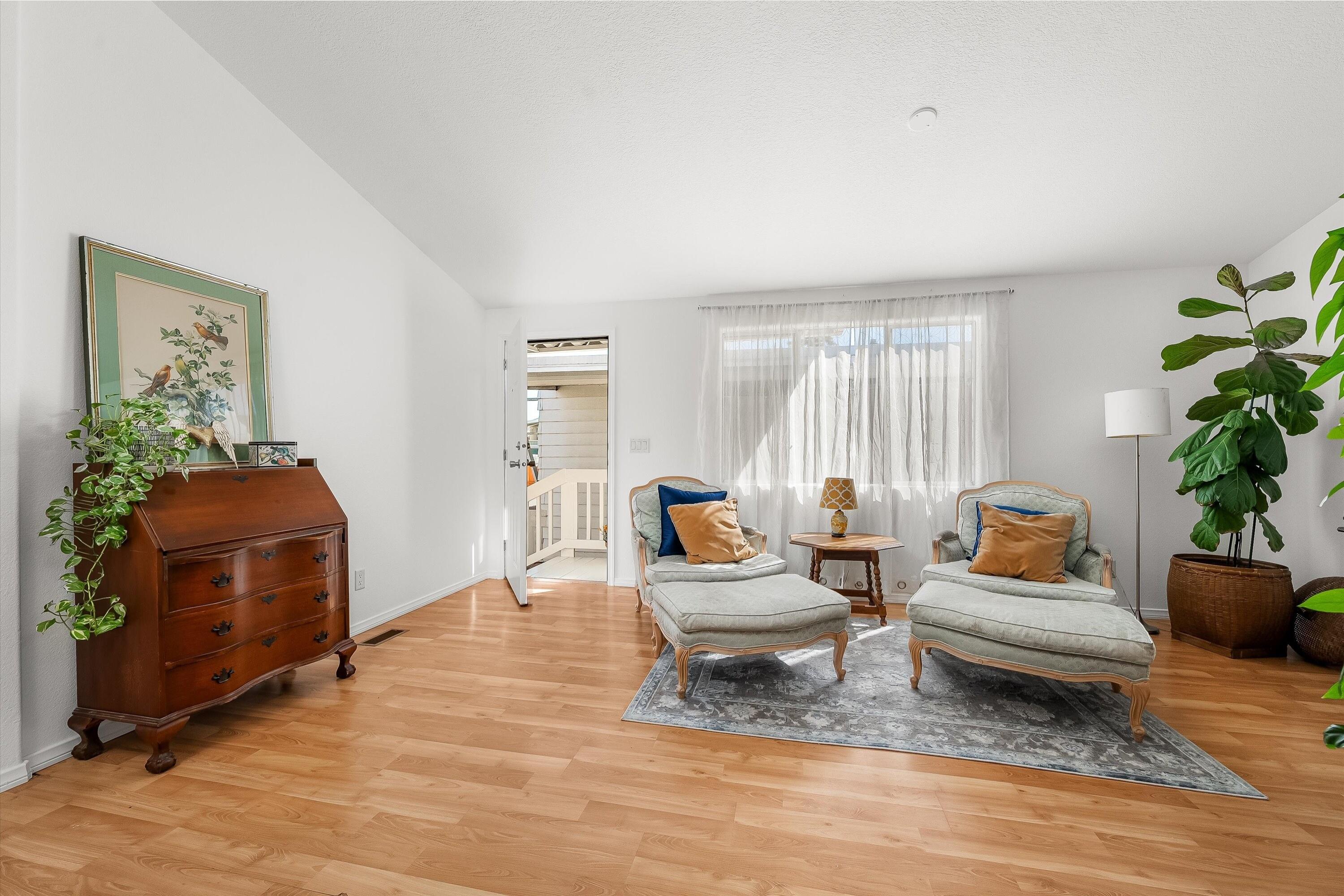 5700 Via Real, Unit 138 Carpinteria, CA 93013 - Photo 2 of 22 Living Room