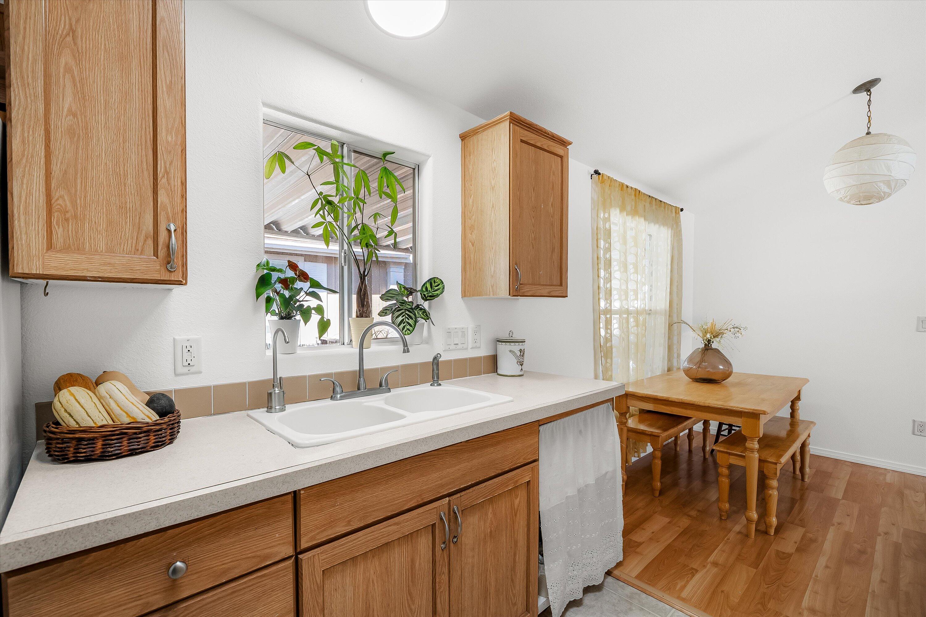 5700 Via Real, Unit 138 Carpinteria, CA 93013 - Photo 5 of 22 Kitchen/Dining