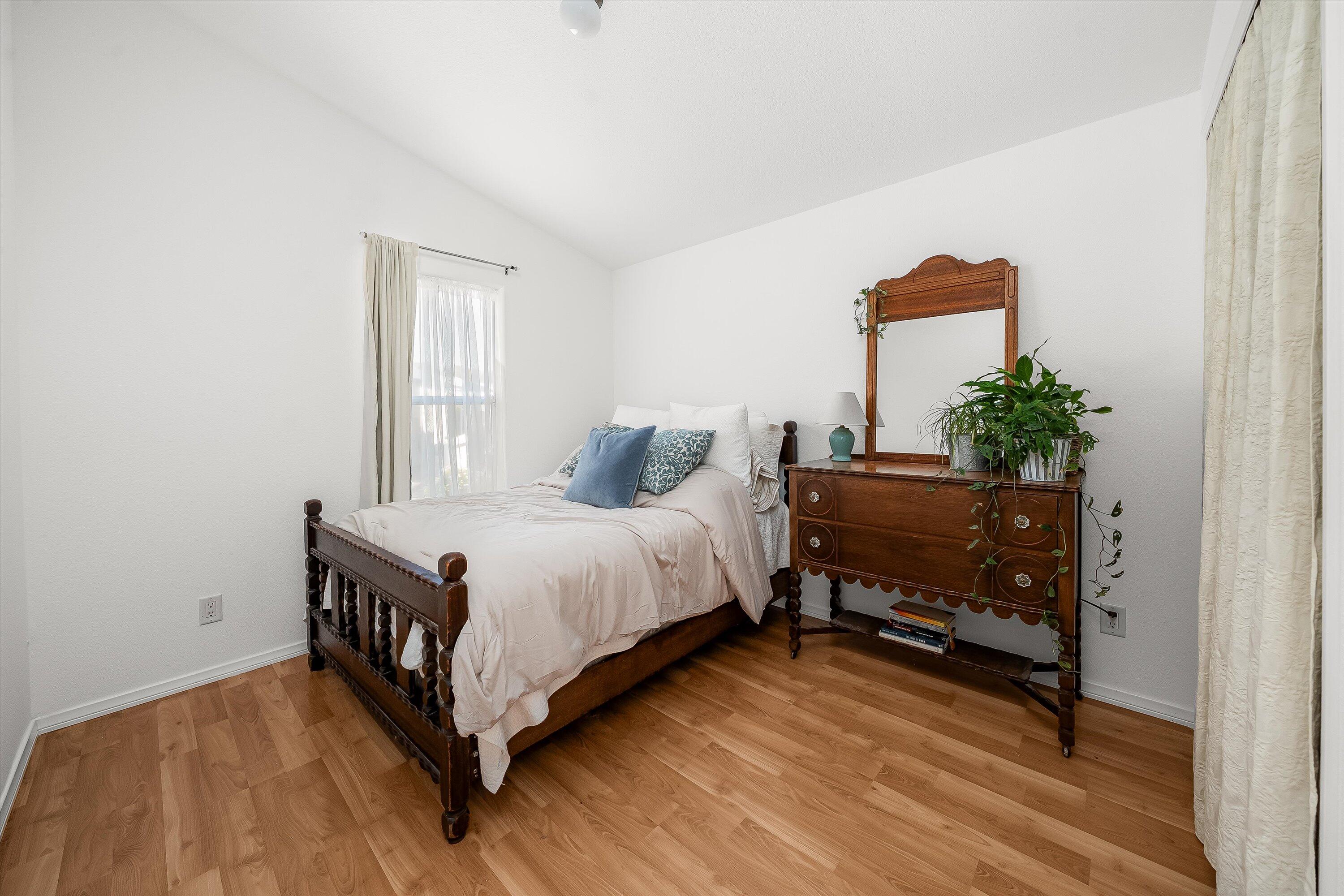 5700 Via Real, Unit 138 Carpinteria, CA 93013 - Photo 6 of 22 Guest Bedroom 1