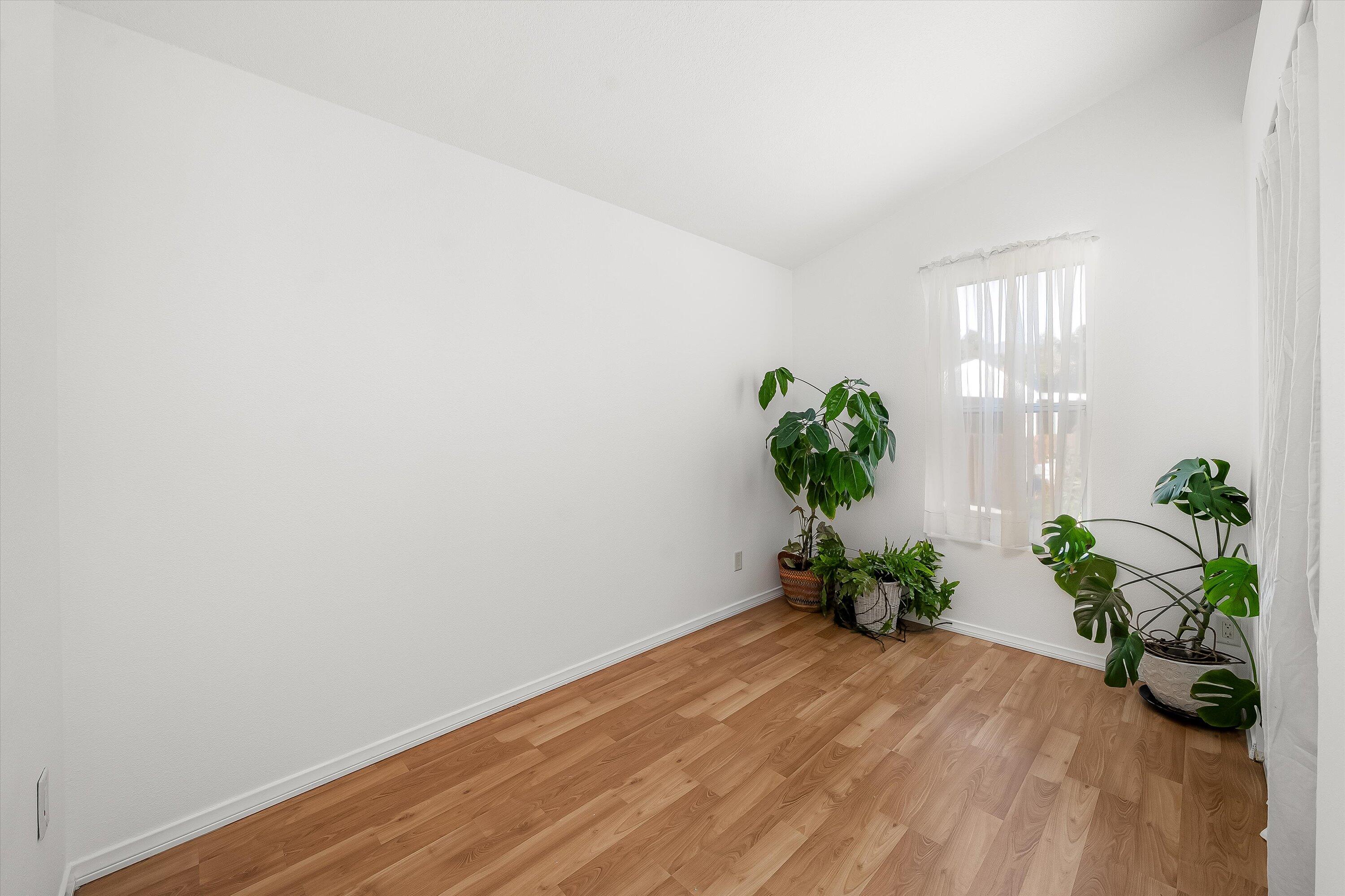 5700 Via Real, Unit 138 Carpinteria, CA 93013 - Photo 8 of 22 Guest Bedroom 2