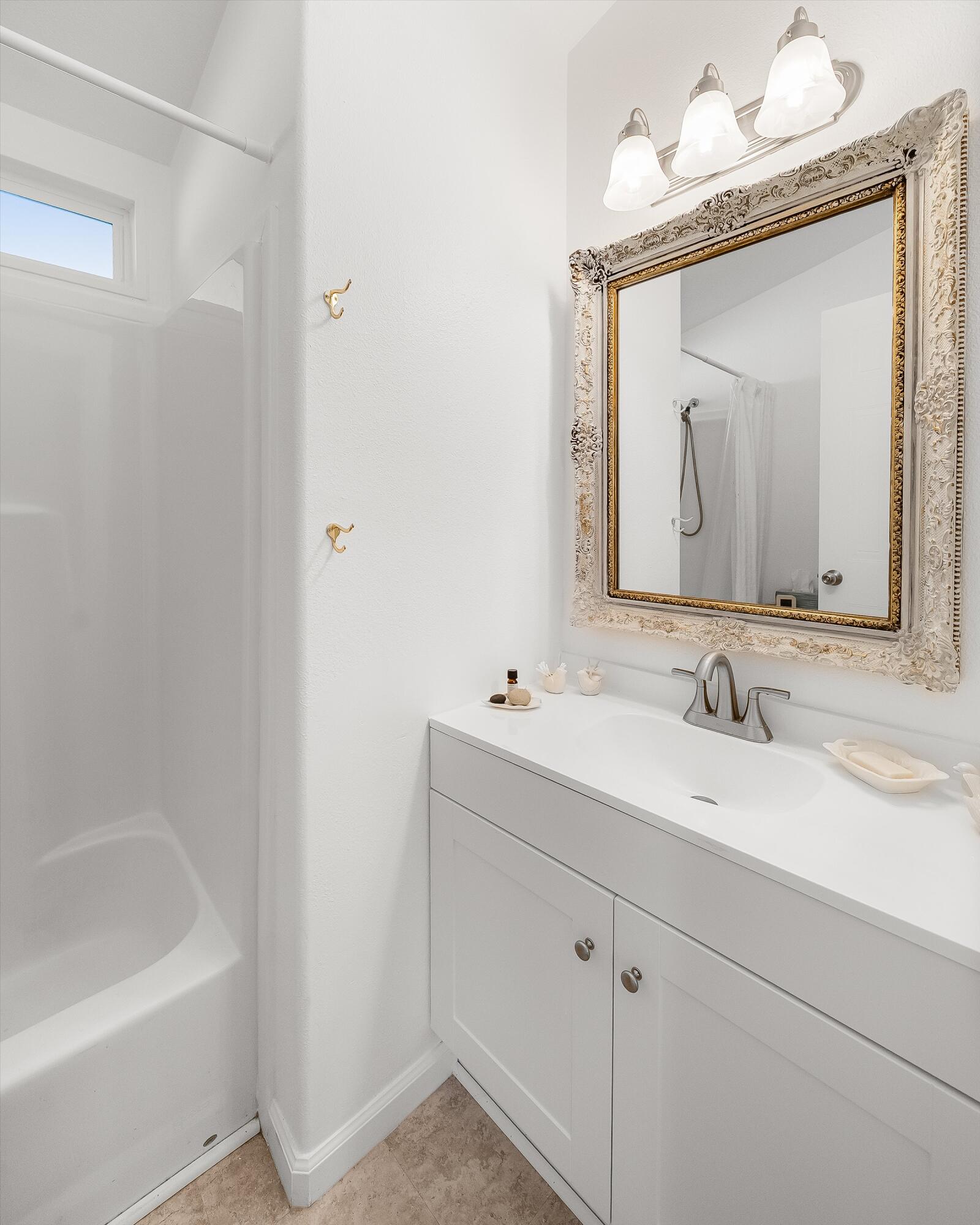 5700 Via Real, Unit 138 Carpinteria, CA 93013 - Photo 9 of 22 Bathroom 1