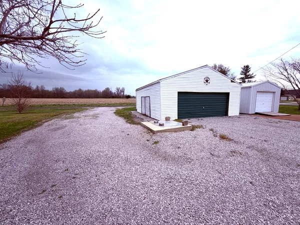 $149,900 | 22987 County Road 525 East, Walnut Hill, IL 62893