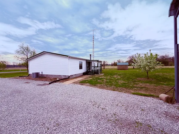 $149,900 | 22987 County Road 525 East, Walnut Hill, IL 62893