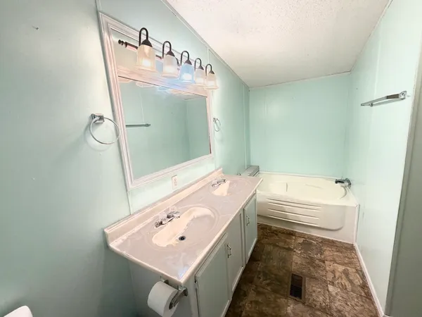 $149,900 | 22987 County Road 525 East, Walnut Hill, IL 62893