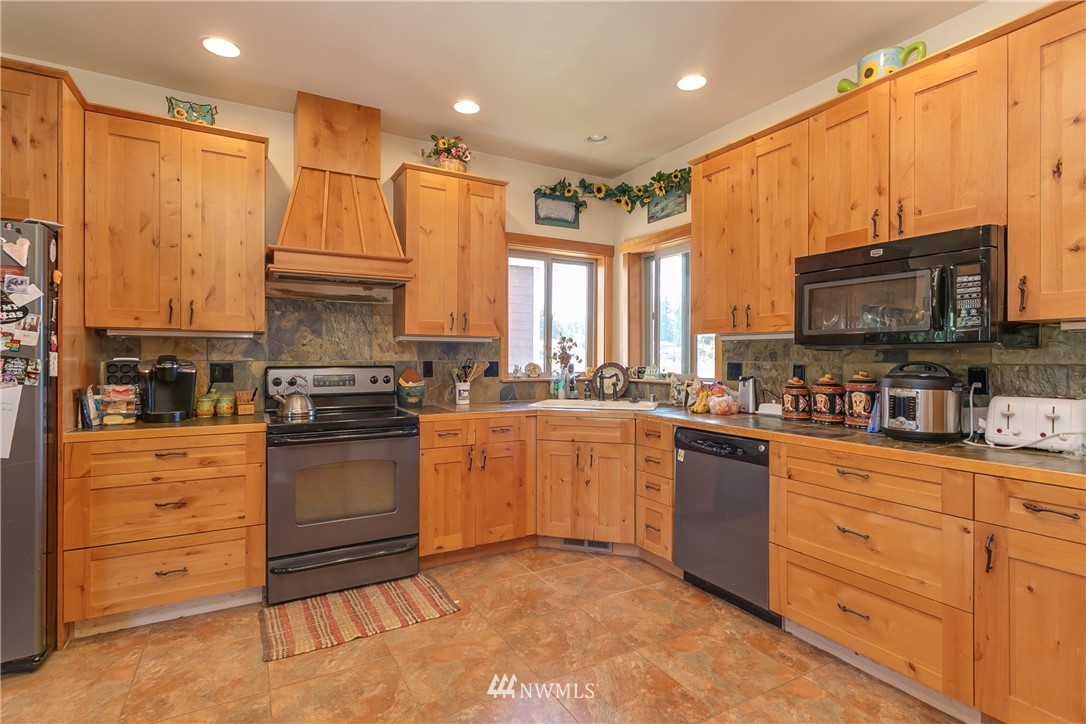 3590 Brown Road Ferndale, WA 98248 - Photo 12 of 38