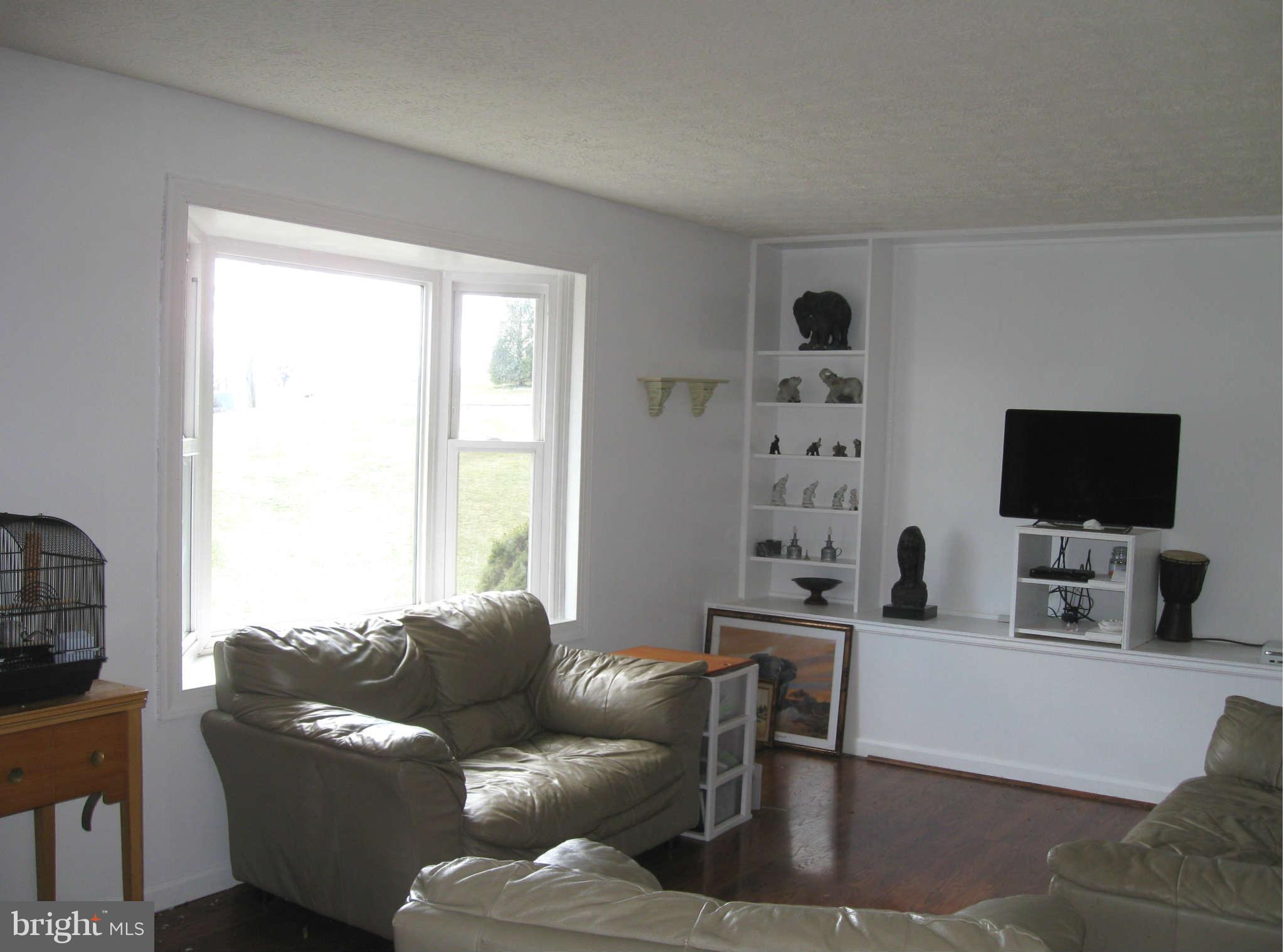 12940 Independence Road Clear Spring, MD 21722 - Photo 11 of 22 Living Room