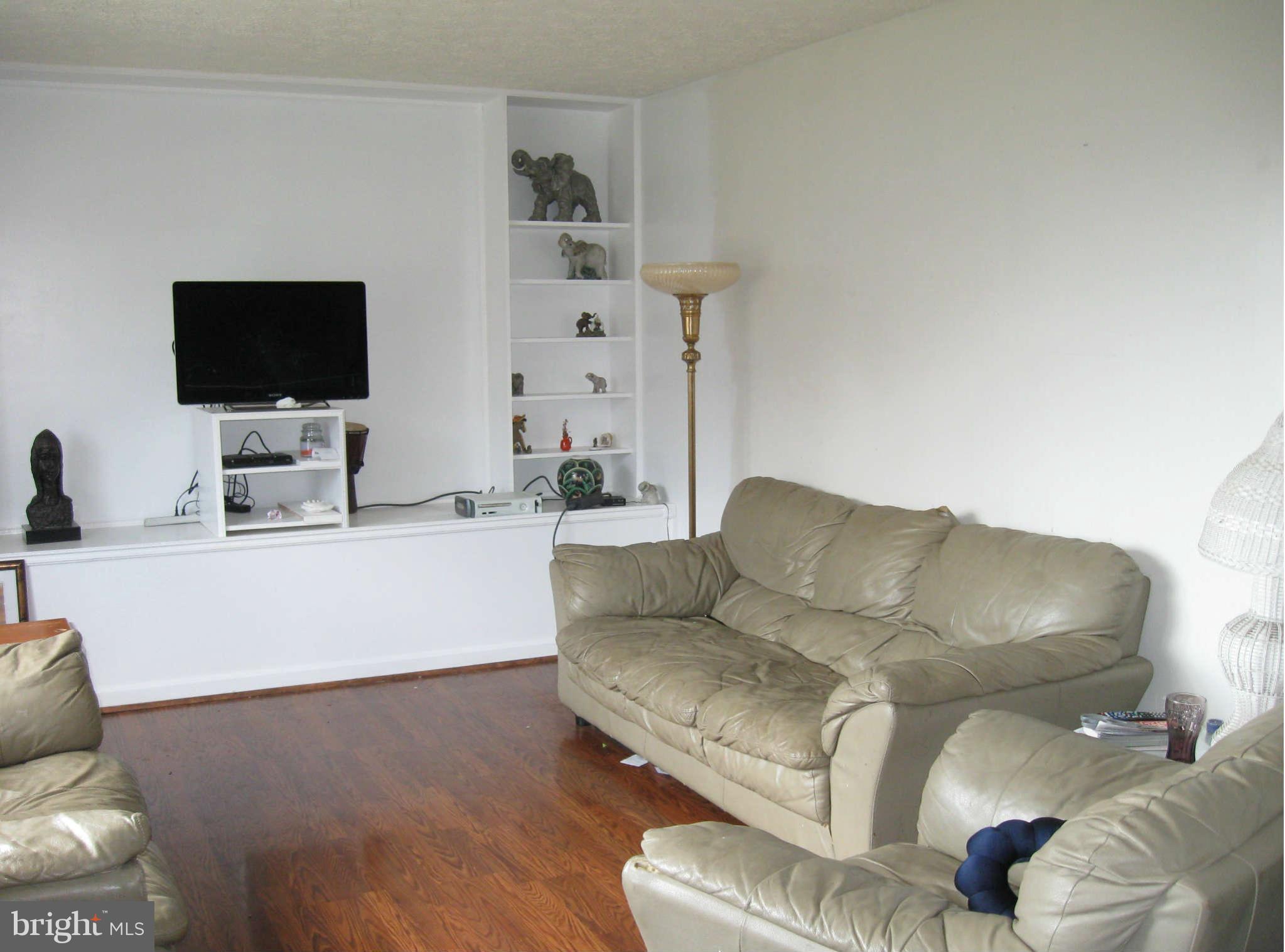 12940 Independence Road Clear Spring, MD 21722 - Photo 13 of 22 Living Room