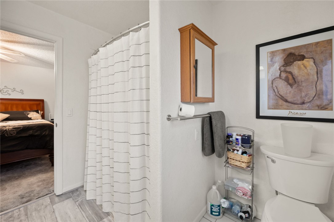 823 Warren Road Bullhead City, AZ 86429 - Photo 37 of 71 Master Bathroom