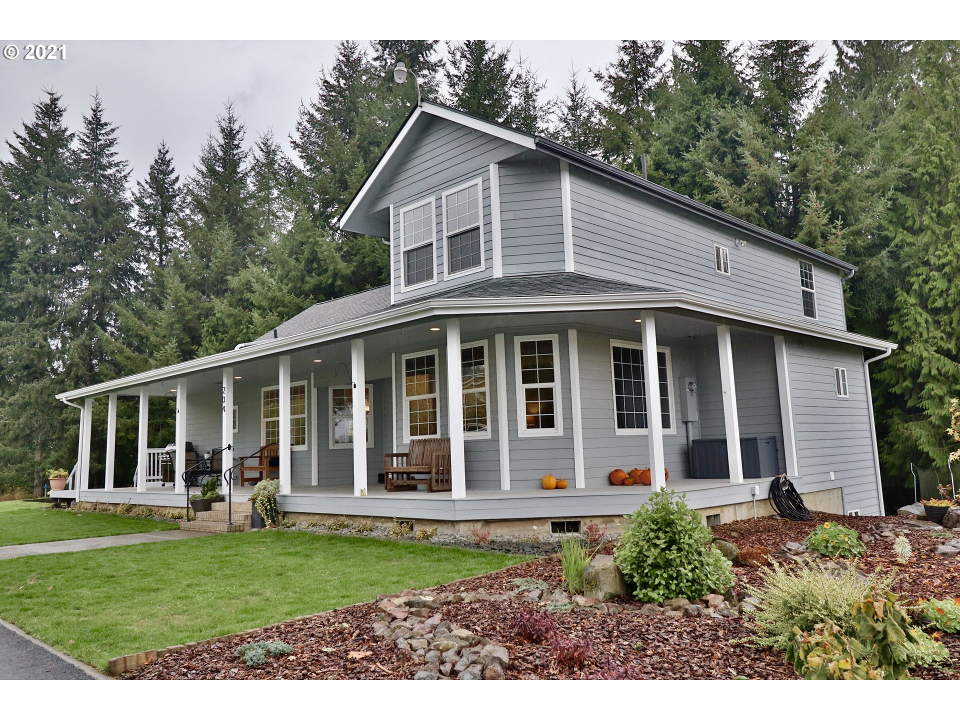 204 Wohl Road Longview, WA 98632 - Photo 2 of 31 a view of a house with backyard porch and garden