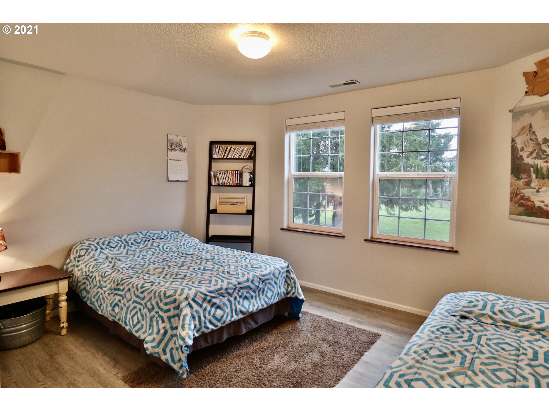 204 Wohl Road Longview, WA 98632 - Photo 16 of 31 a bedroom with a bed a dresser and a window
