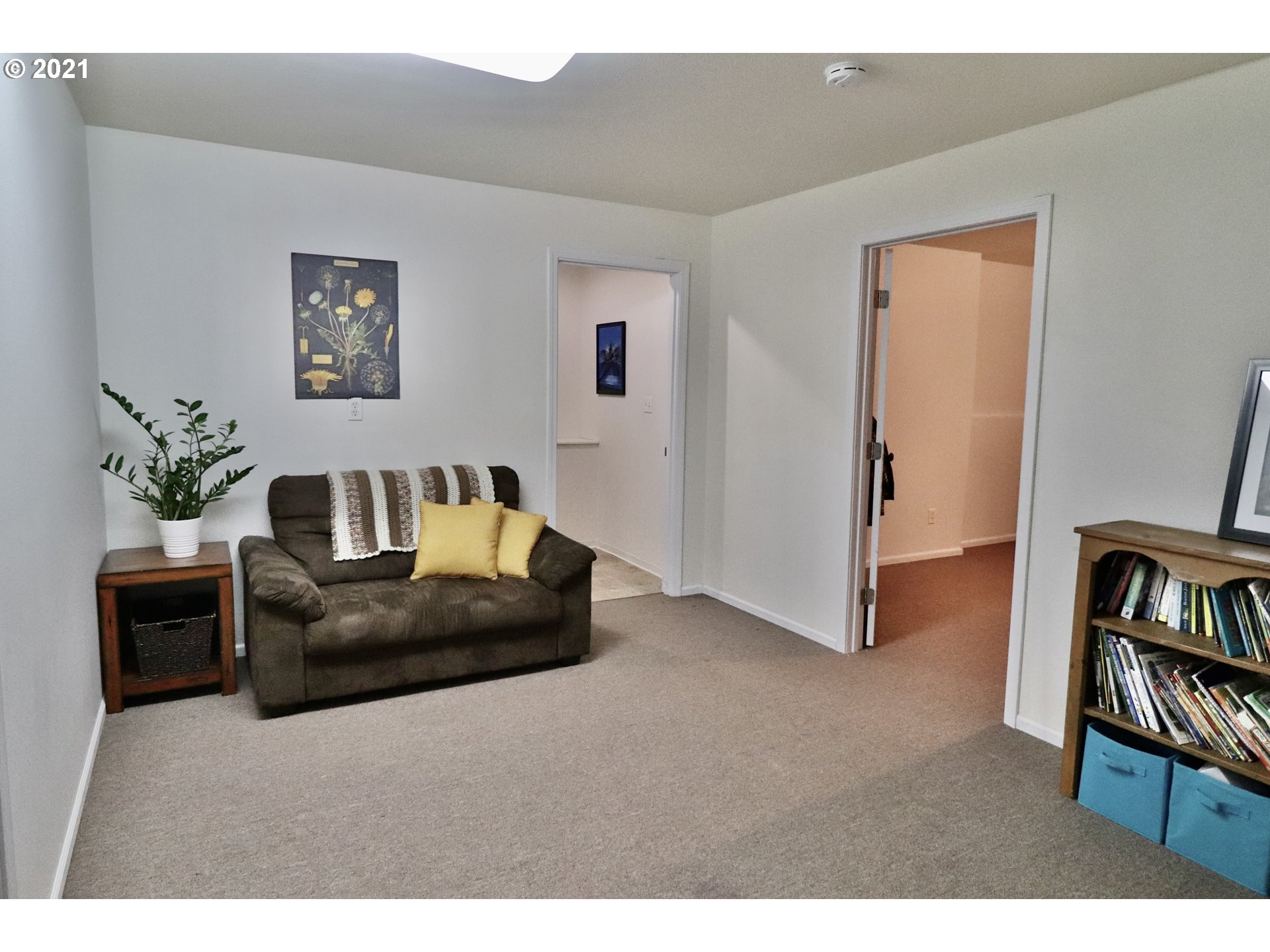 204 Wohl Road Longview, WA 98632 - Photo 19 of 31 a living room with furniture and a book shelf