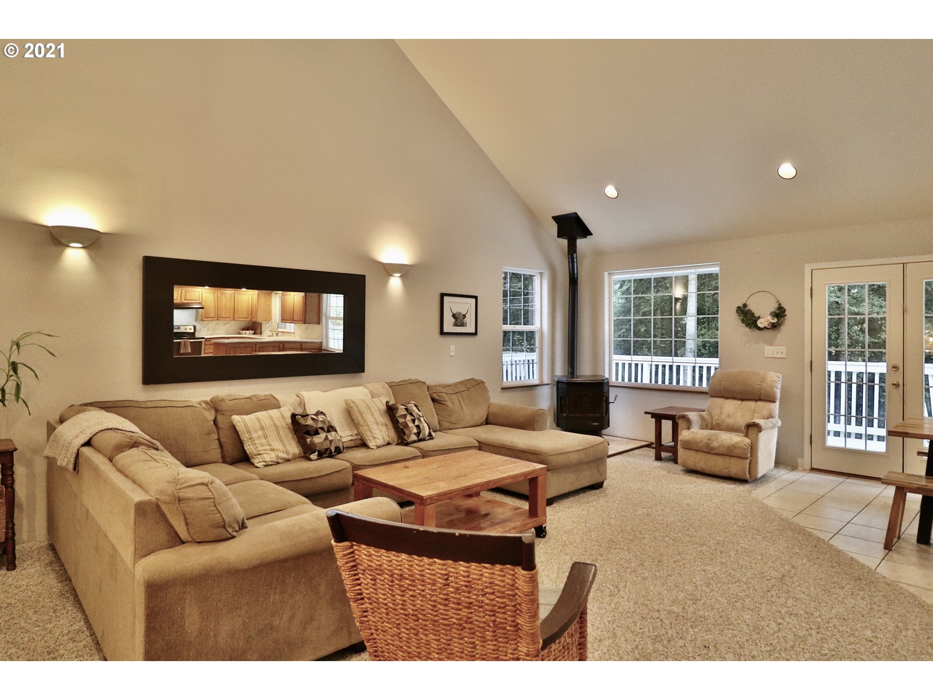 204 Wohl Road Longview, WA 98632 - Photo 3 of 31 a living room with furniture and a flat screen tv