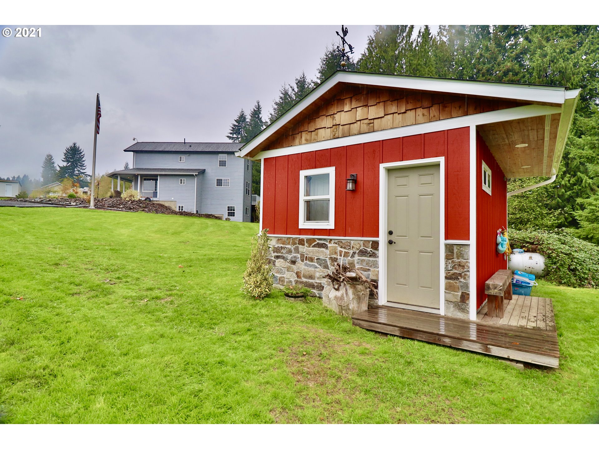 204 Wohl Road Longview, WA 98632 - Photo 25 of 31 a front view of a house with a yard