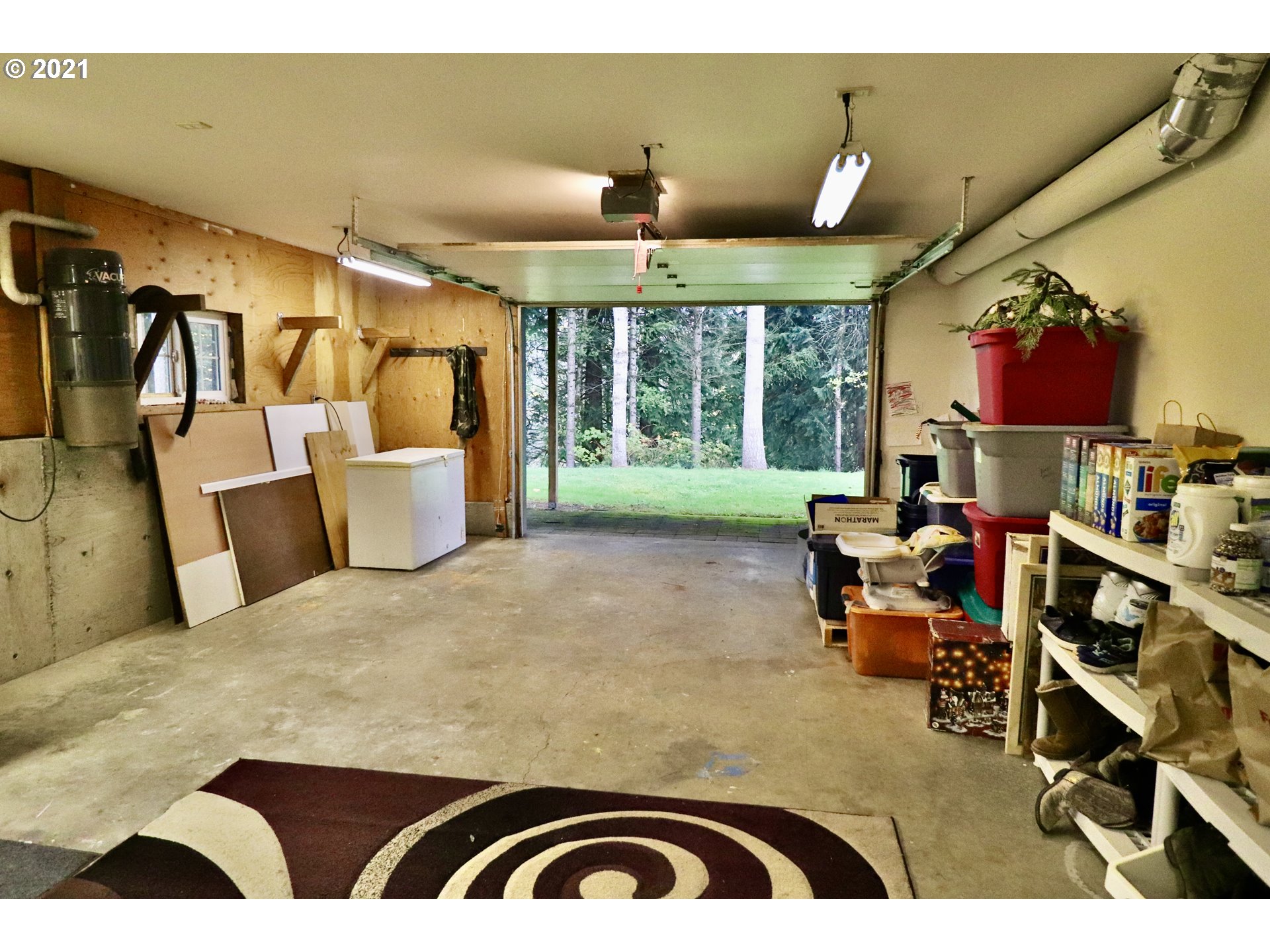 204 Wohl Road Longview, WA 98632 - Photo 29 of 31 a living room with furniture and a floor to ceiling window