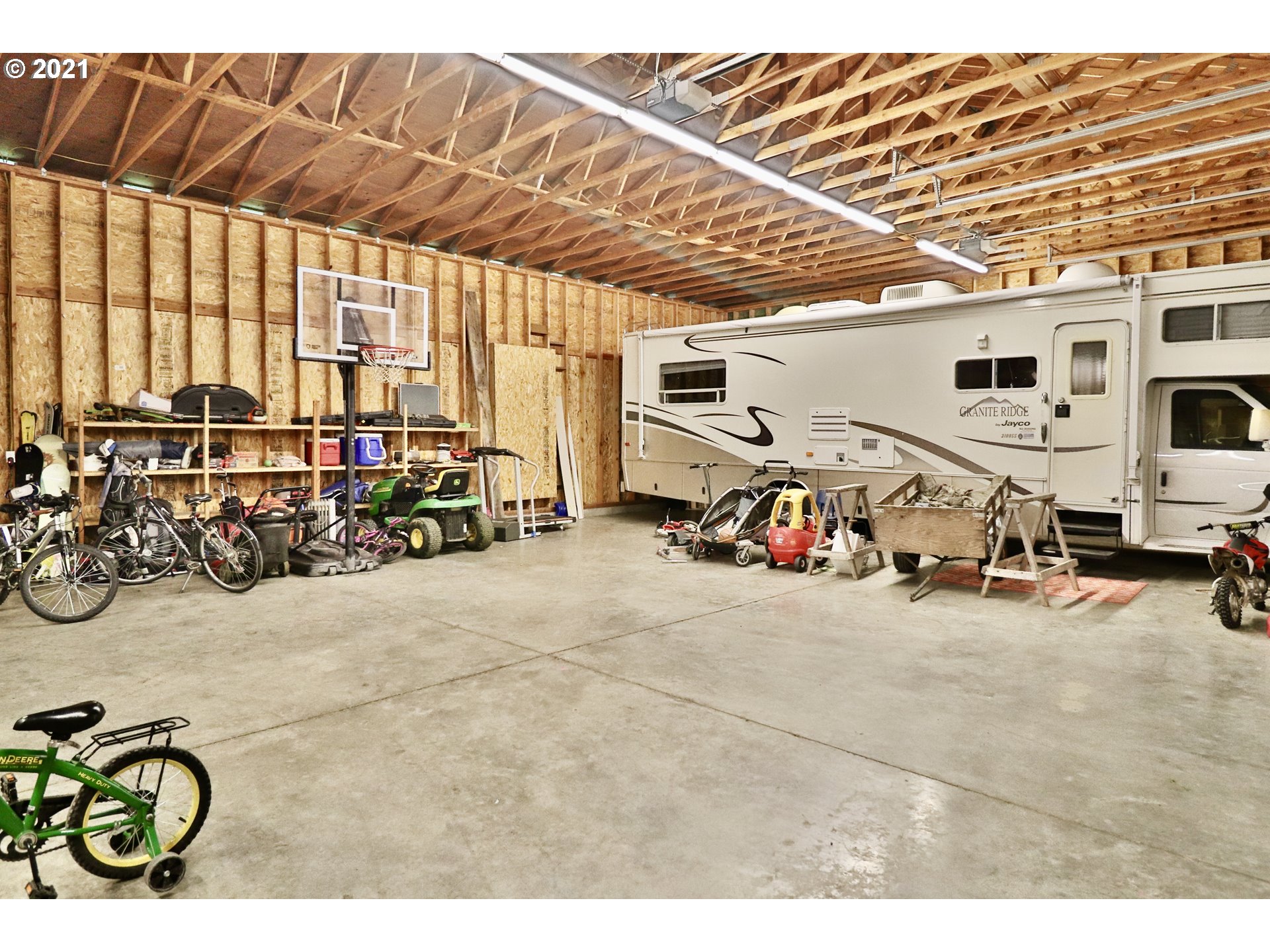 204 Wohl Road Longview, WA 98632 - Photo 30 of 31 a view of garage with furniture