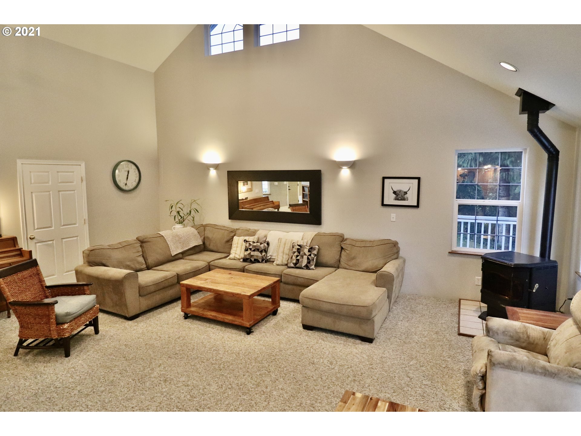204 Wohl Road Longview, WA 98632 - Photo 4 of 31 a living room with furniture and a flat screen tv