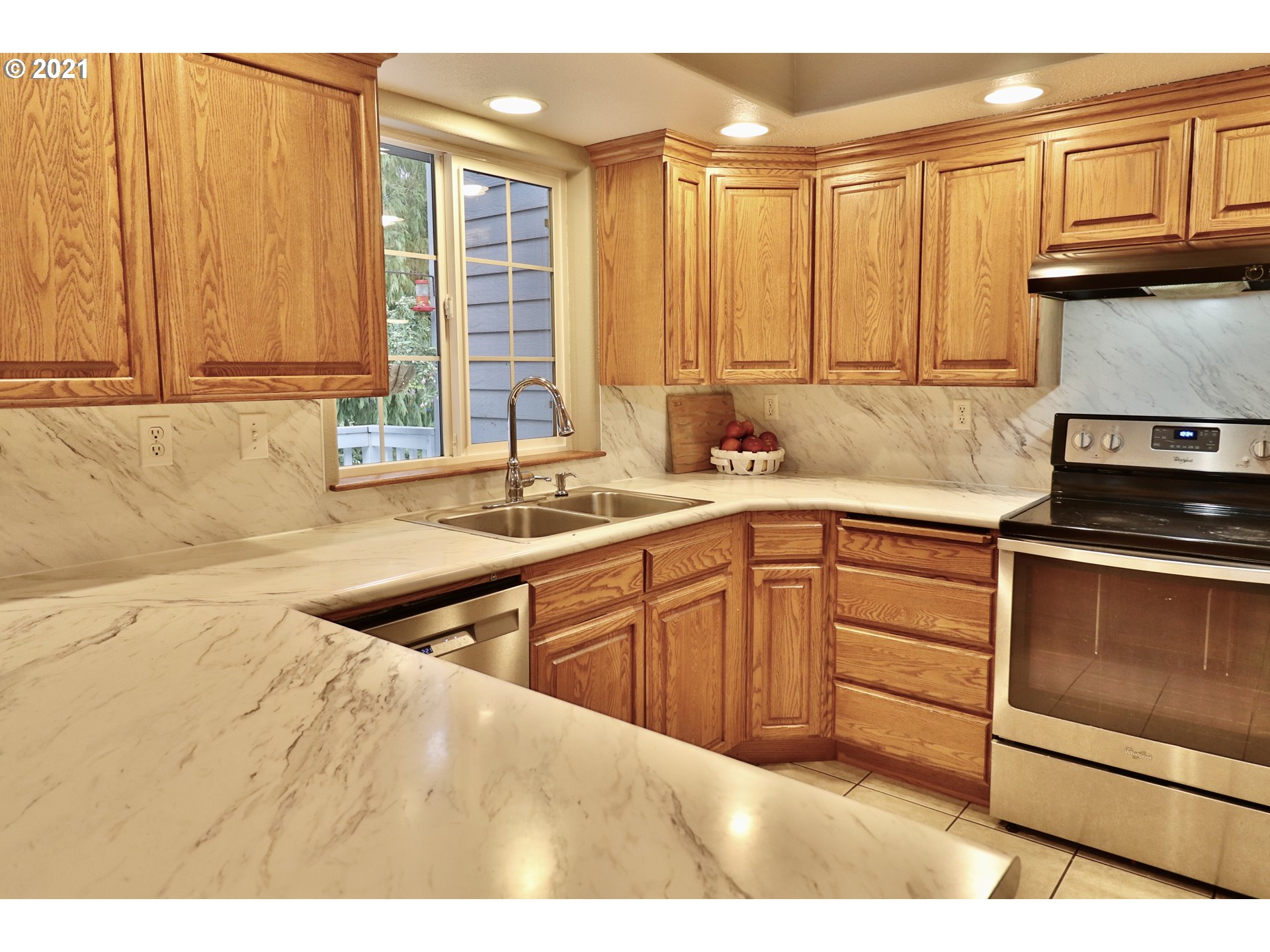 204 Wohl Road Longview, WA 98632 - Photo 9 of 31 a kitchen with stainless steel appliances granite countertop a sink a stove and a microwave