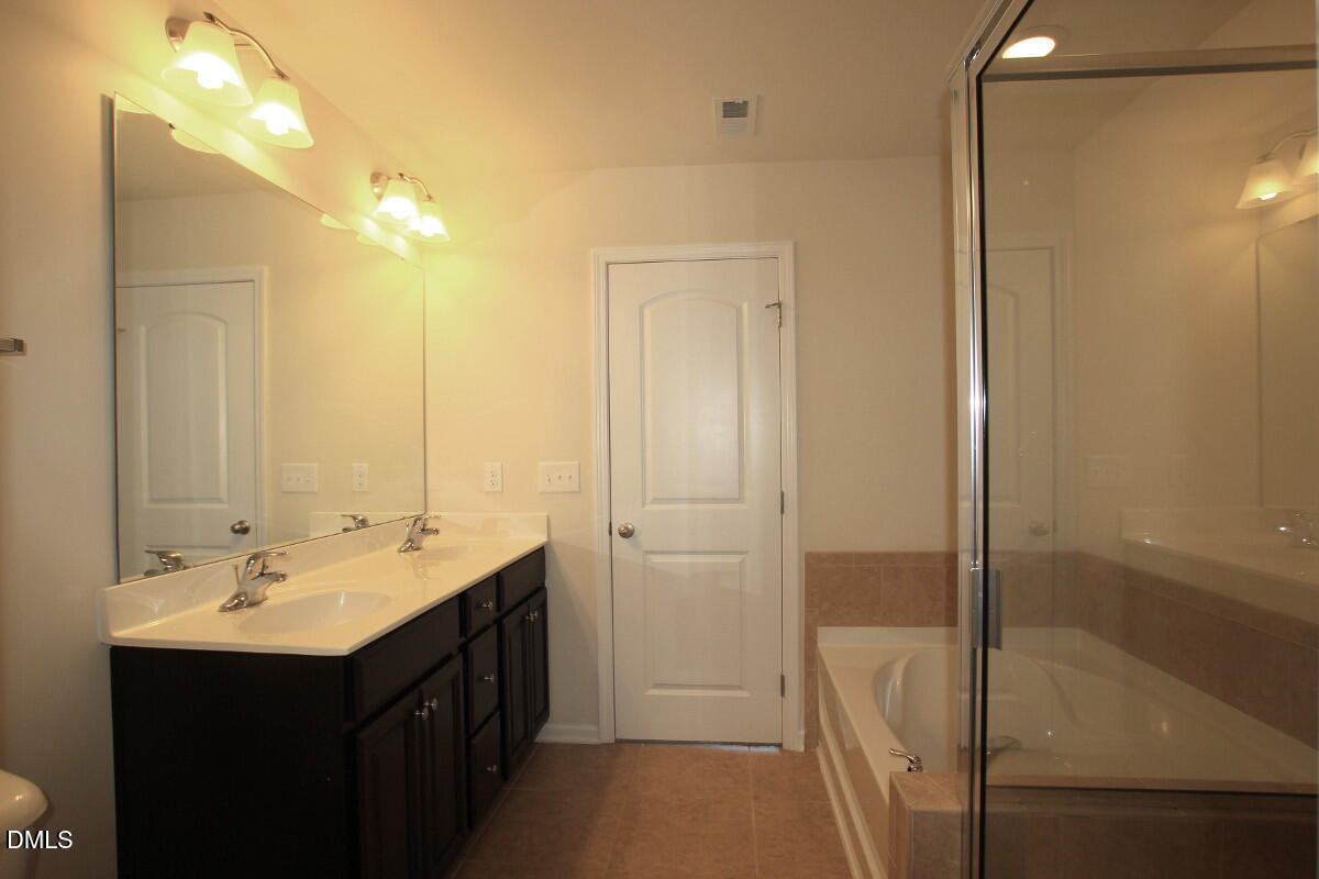 10019 Lynnberry Place Raleigh, NC 27617 - Photo 9 of 15 masterbath2
