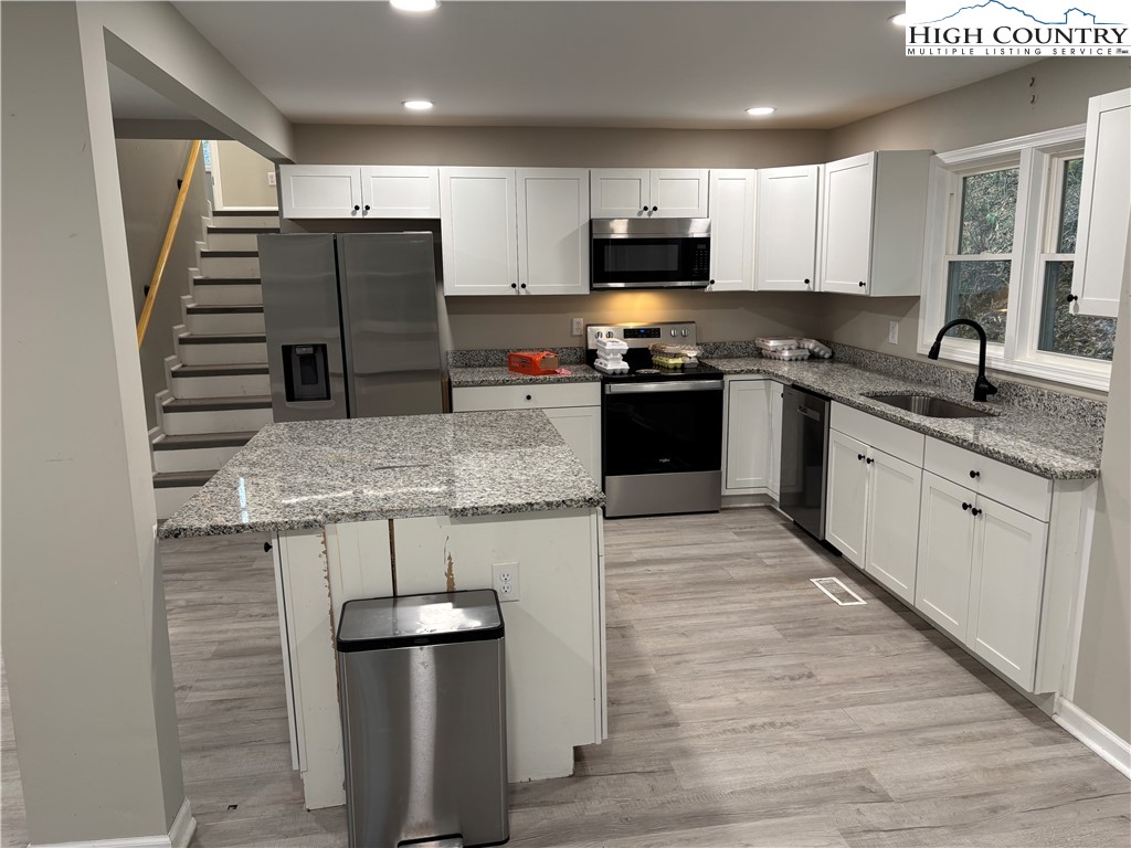 206 Bryant Combs Road Sugar Grove, NC 28679 - Photo 5 of 34