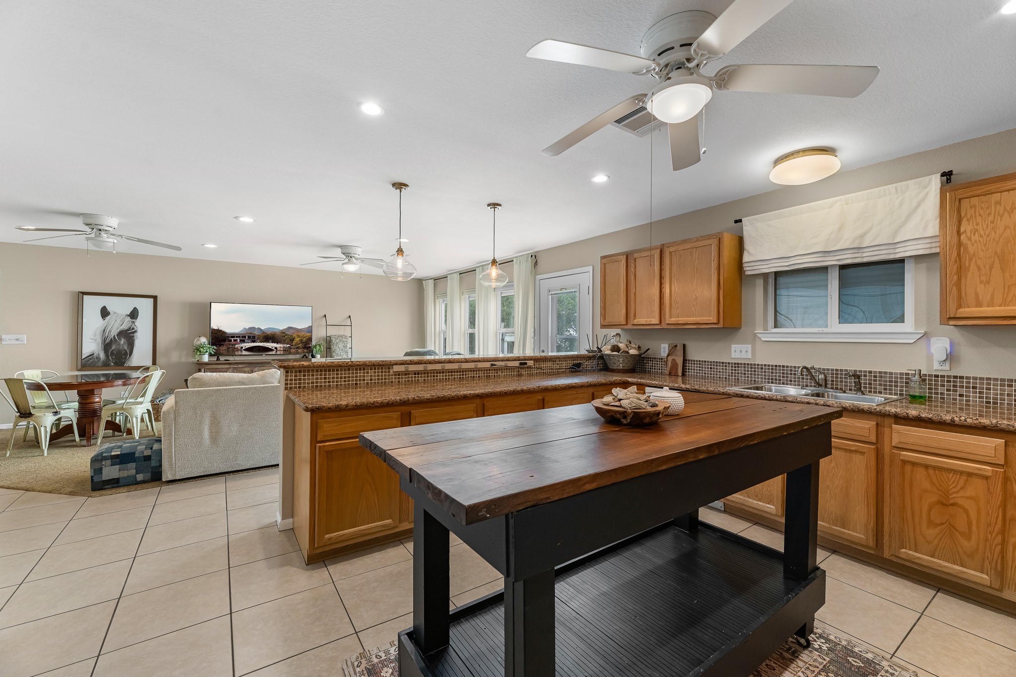 211 Captains Road Anahuac, TX 77514 - Photo 25 of 39