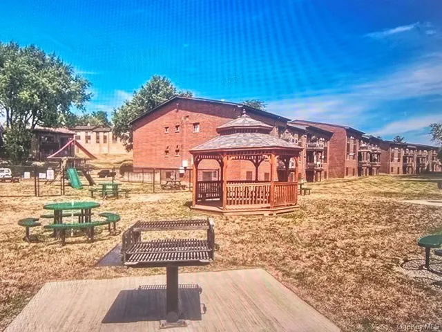 $1,800 | 3 Charles Lane, Unit 1E, Pomona, NY 10970