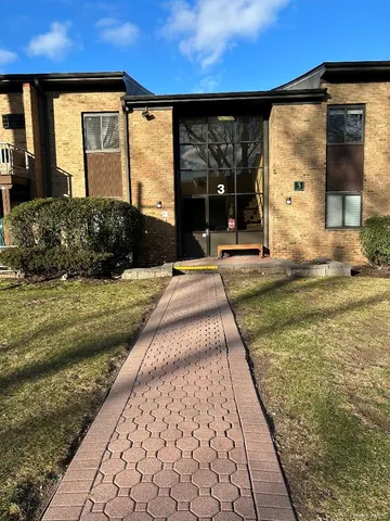 $1,800 | 3 Charles Lane, Unit 1E, Pomona, NY 10970