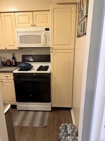 $1,800 | 3 Charles Lane, Unit 1E, Pomona, NY 10970