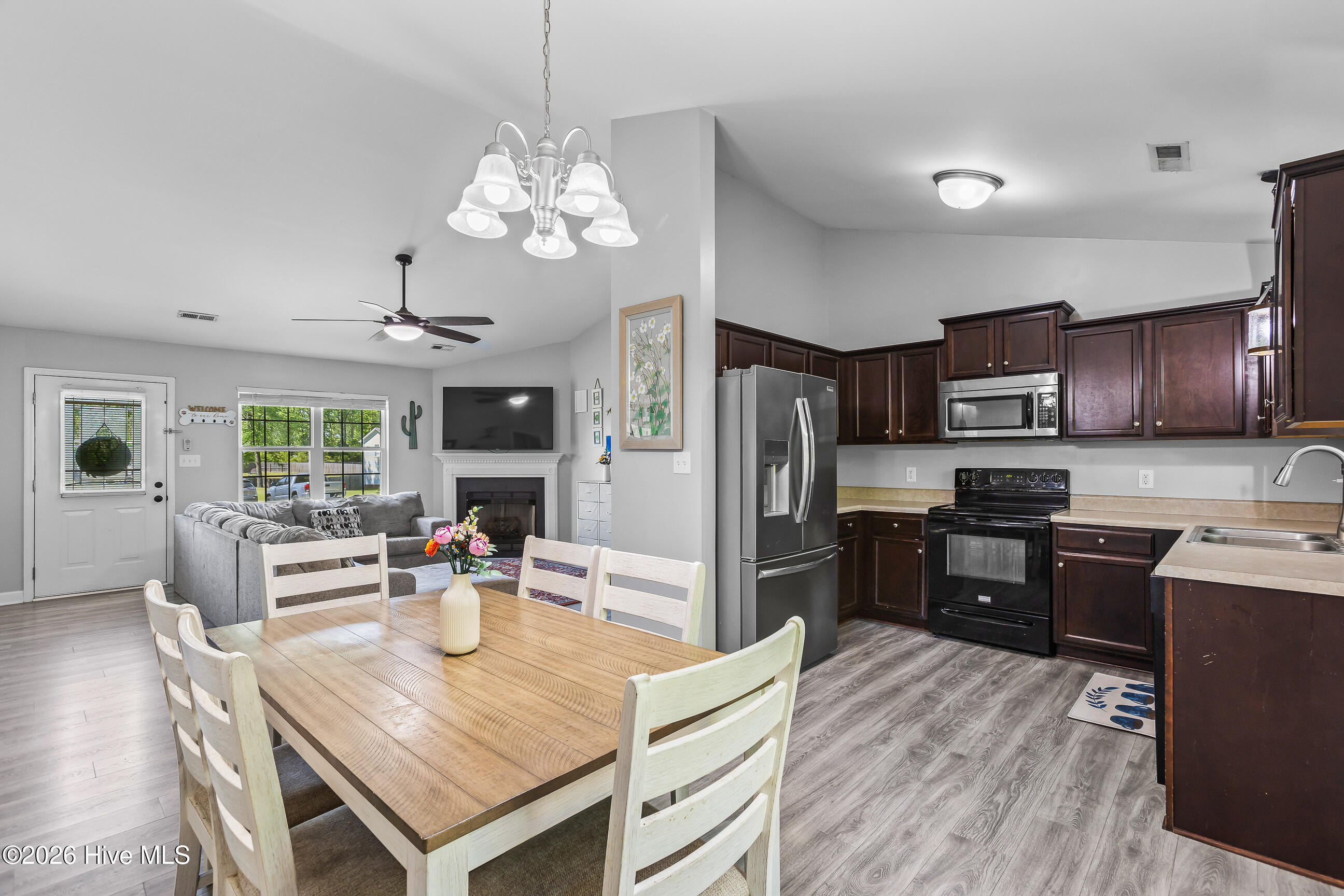 808 Little Roxy Court Jacksonville, NC 28540 - Photo 9 of 29 01-7