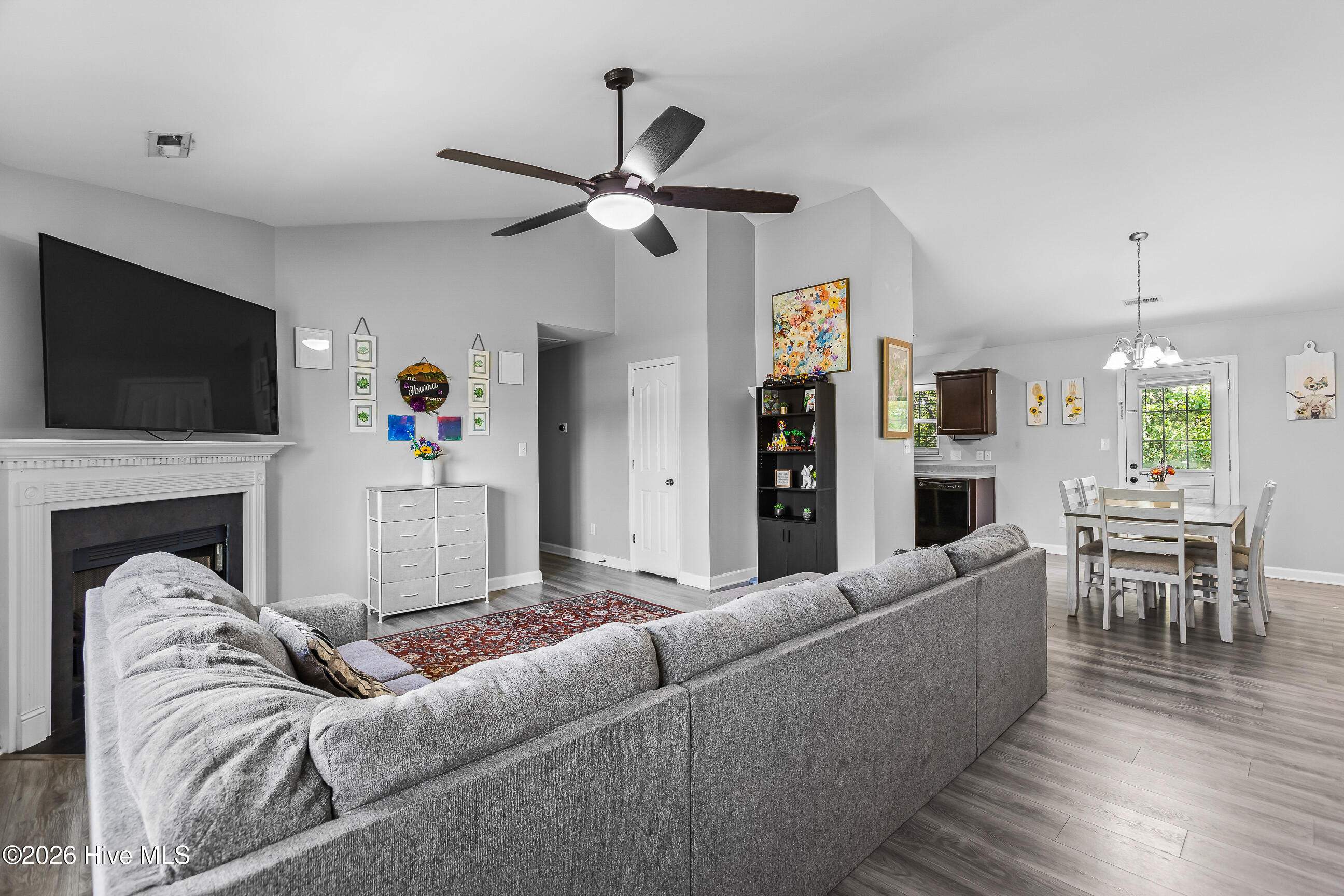 808 Little Roxy Court Jacksonville, NC 28540 - Photo 4 of 29 01-4