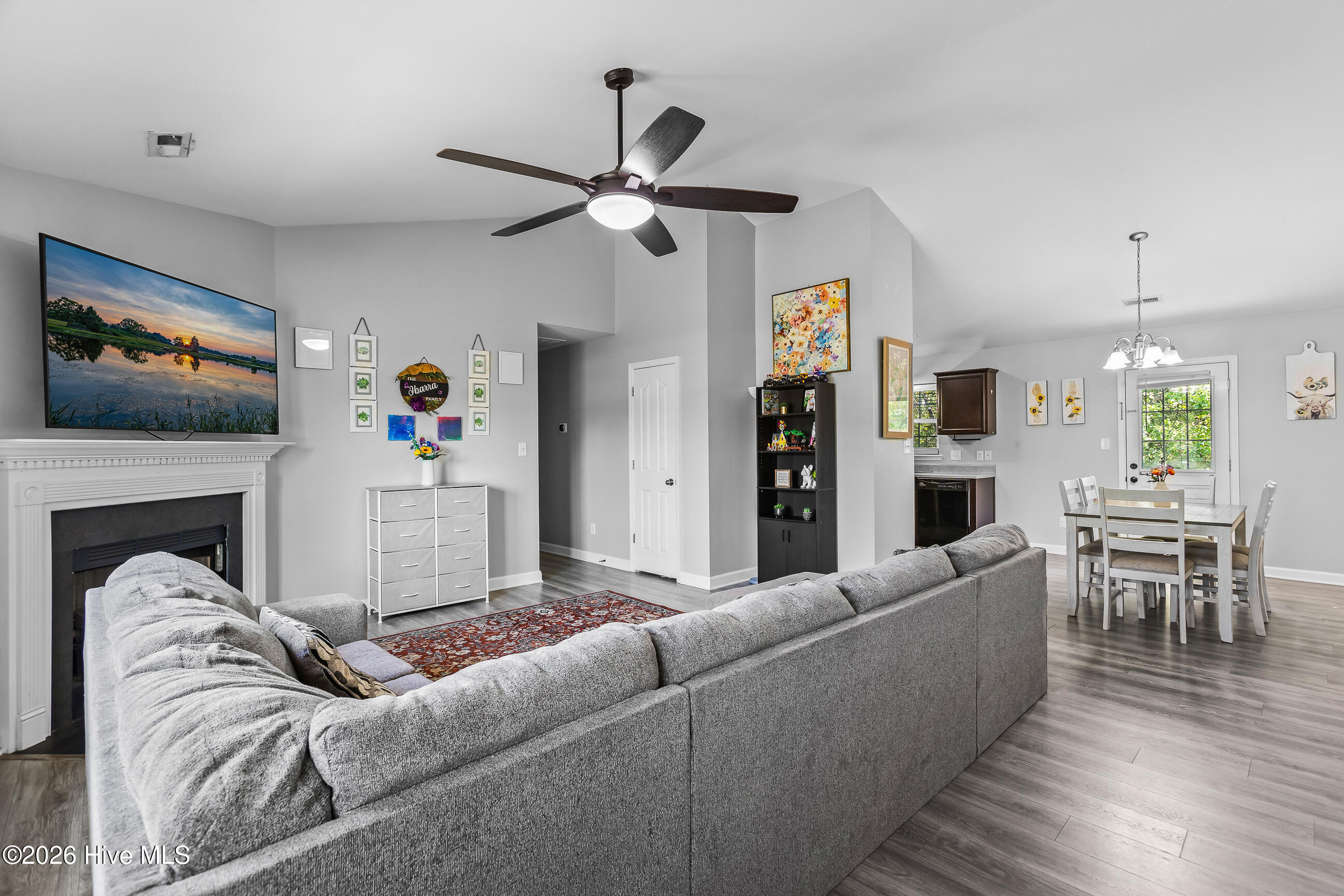 808 Little Roxy Court Jacksonville, NC 28540 - Photo 5 of 29 01-4-1