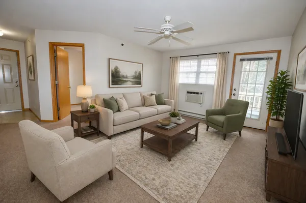 $156,900 | 300 Cunat Boulevard, Unit 2C, Richmond, IL 60071