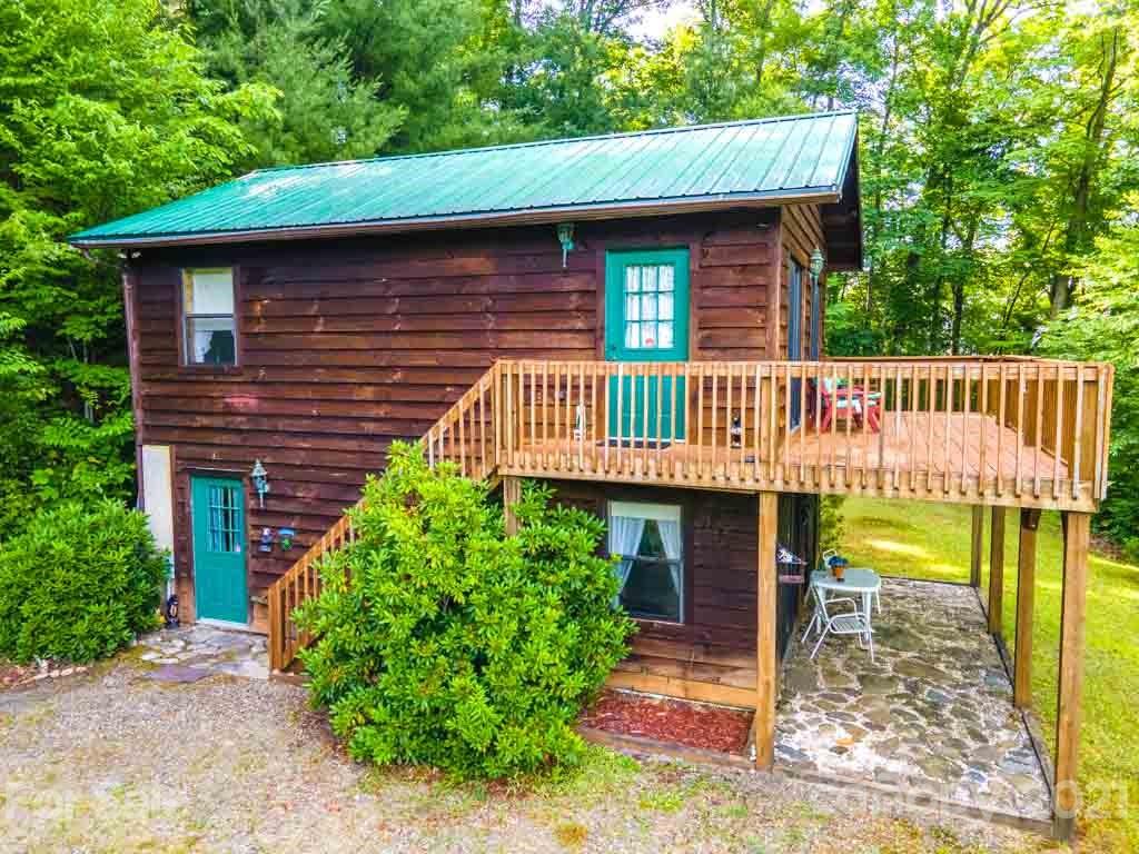 195 Mopey Maple Road Waynesville, NC 28785 - Photo 1 of 23 a front view of a house with garden