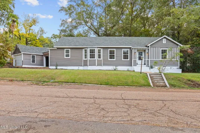 $299,000 | 4098 Pine Hill Drive, Jackson, MS 39206