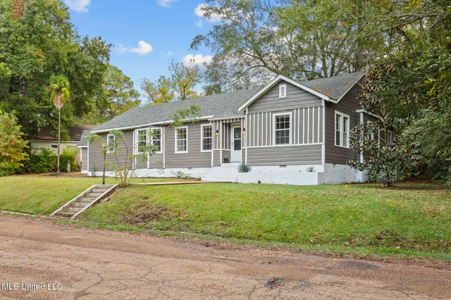 $299,000 | 4098 Pine Hill Drive, Jackson, MS 39206