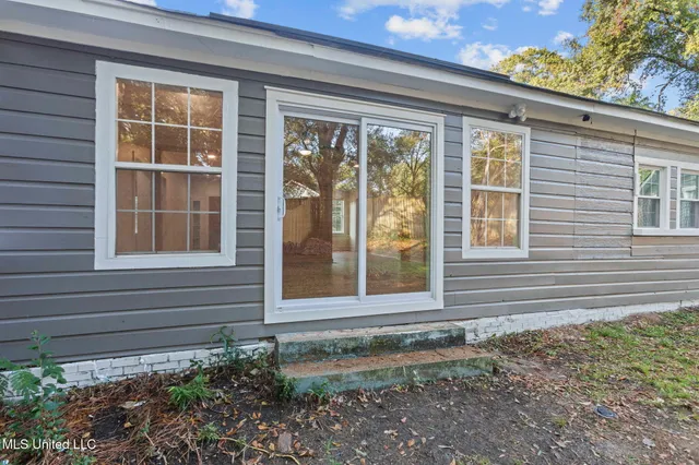 $299,000 | 4098 Pine Hill Drive, Jackson, MS 39206