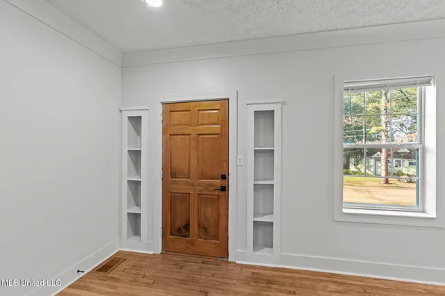 $299,000 | 4098 Pine Hill Drive, Jackson, MS 39206