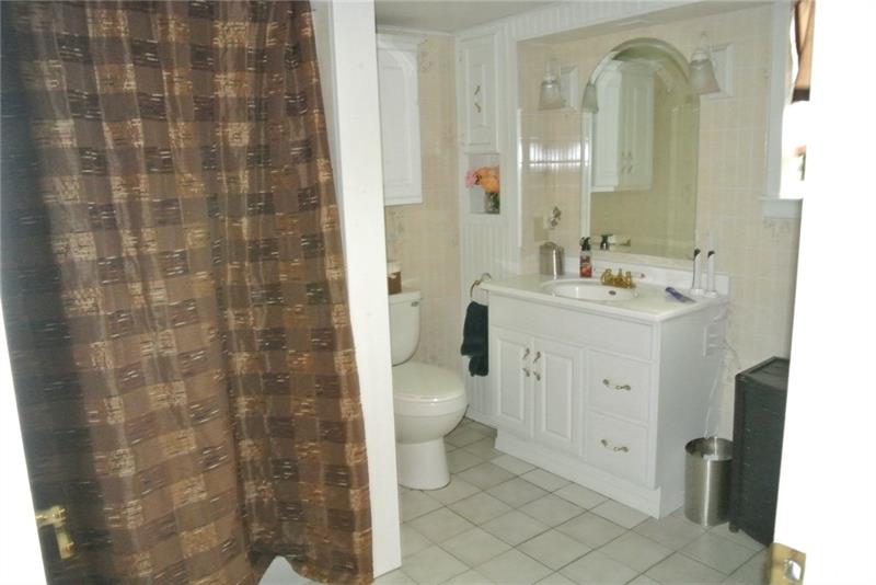 808 Terrace Avenue Apollo, PA 15613 - Photo 22 of 25 2nd full bath.